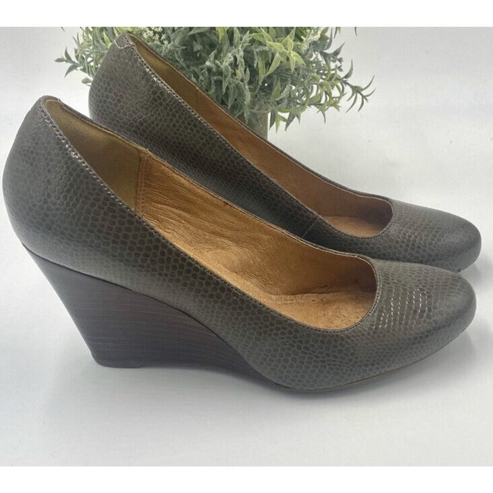 Clarks Robin‎ Cushioned Wedge Heel Color is Purity Crystal Mushroom, Sz 6.5